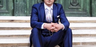 Синий костюм с коричневыми туфлями: правила создания гармоничной композиции